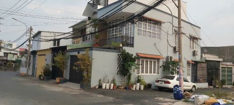 Bán nhà góc 2 mặt tiền Đường 182, Tăng Nhơn Phú A, Dt 50m2 hẻm 8m, tiện ích đầy đủ
